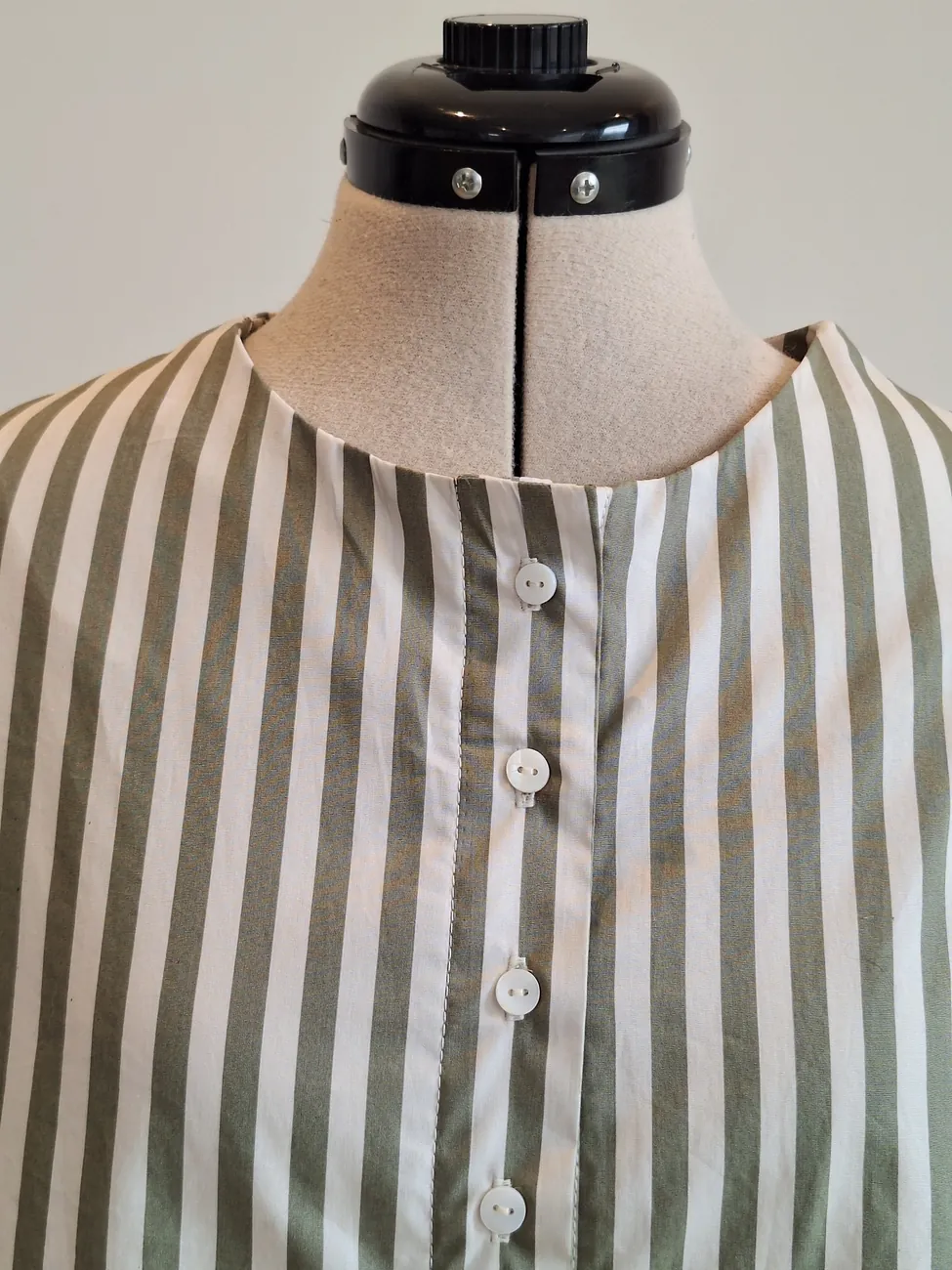 Blusa a rayas verde y blanco MAU