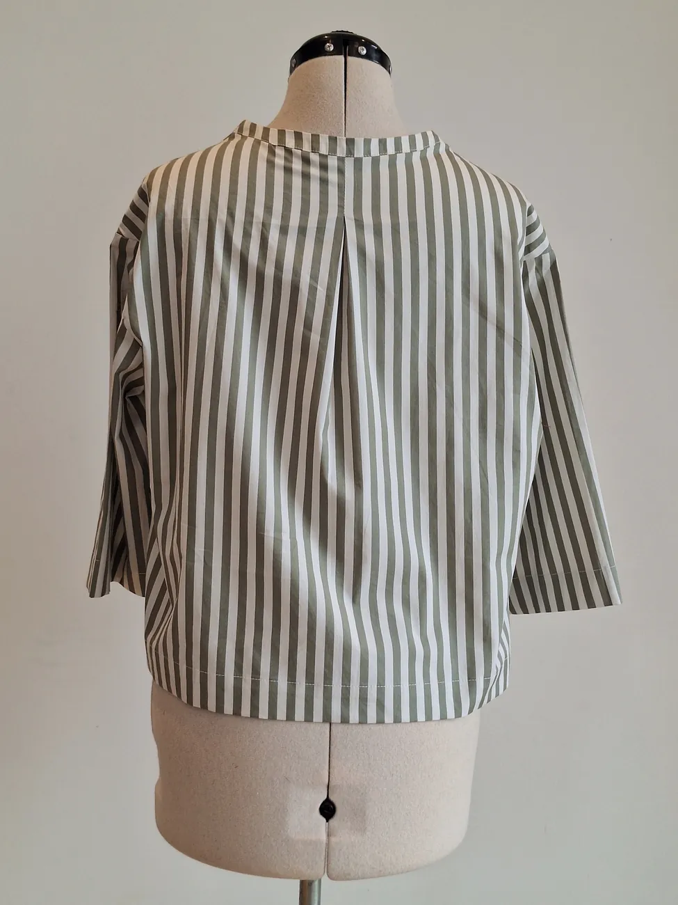 Blusa a rayas verde y blanco MAU