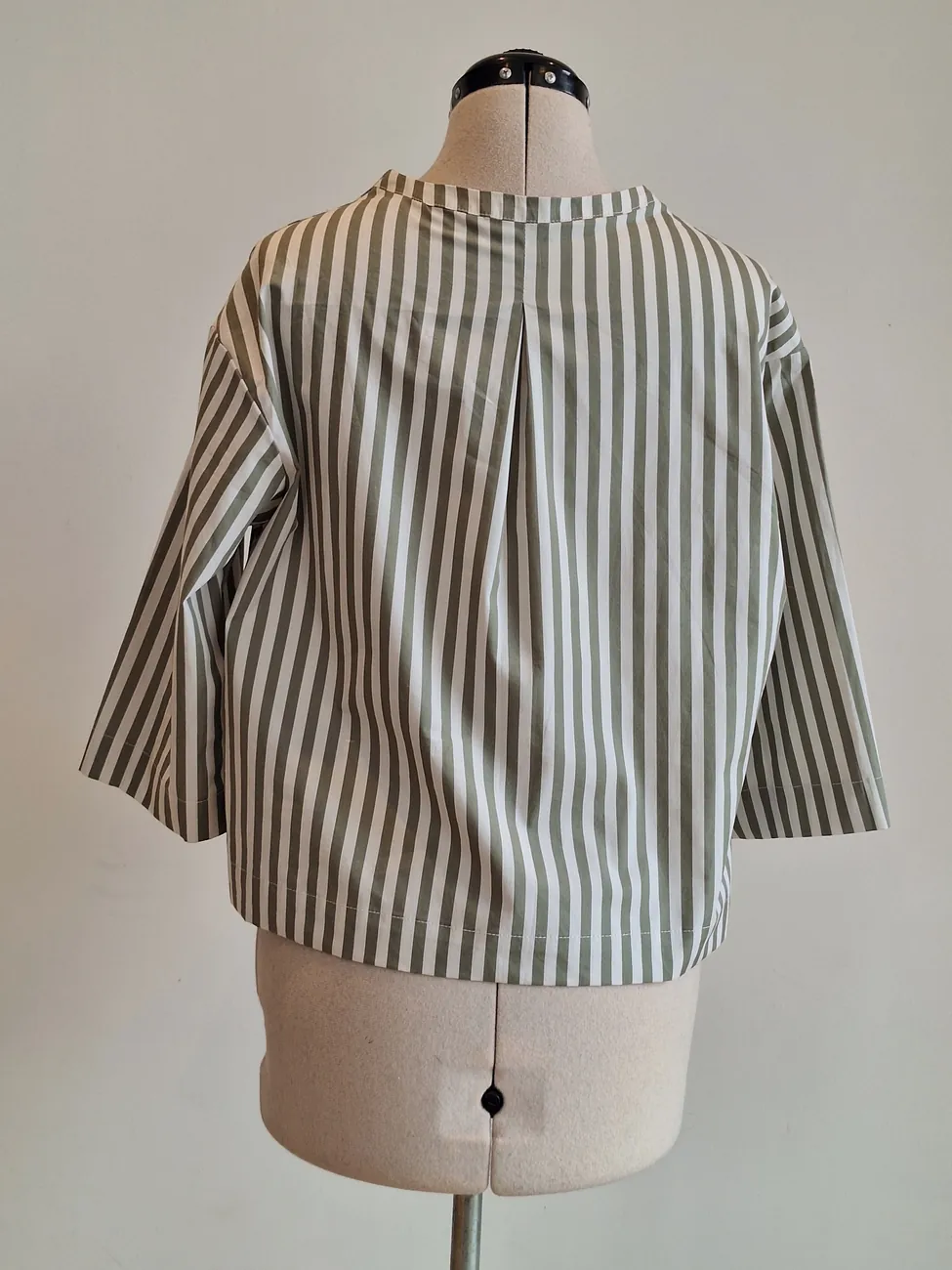 Blusa a rayas verde y blanco MAU