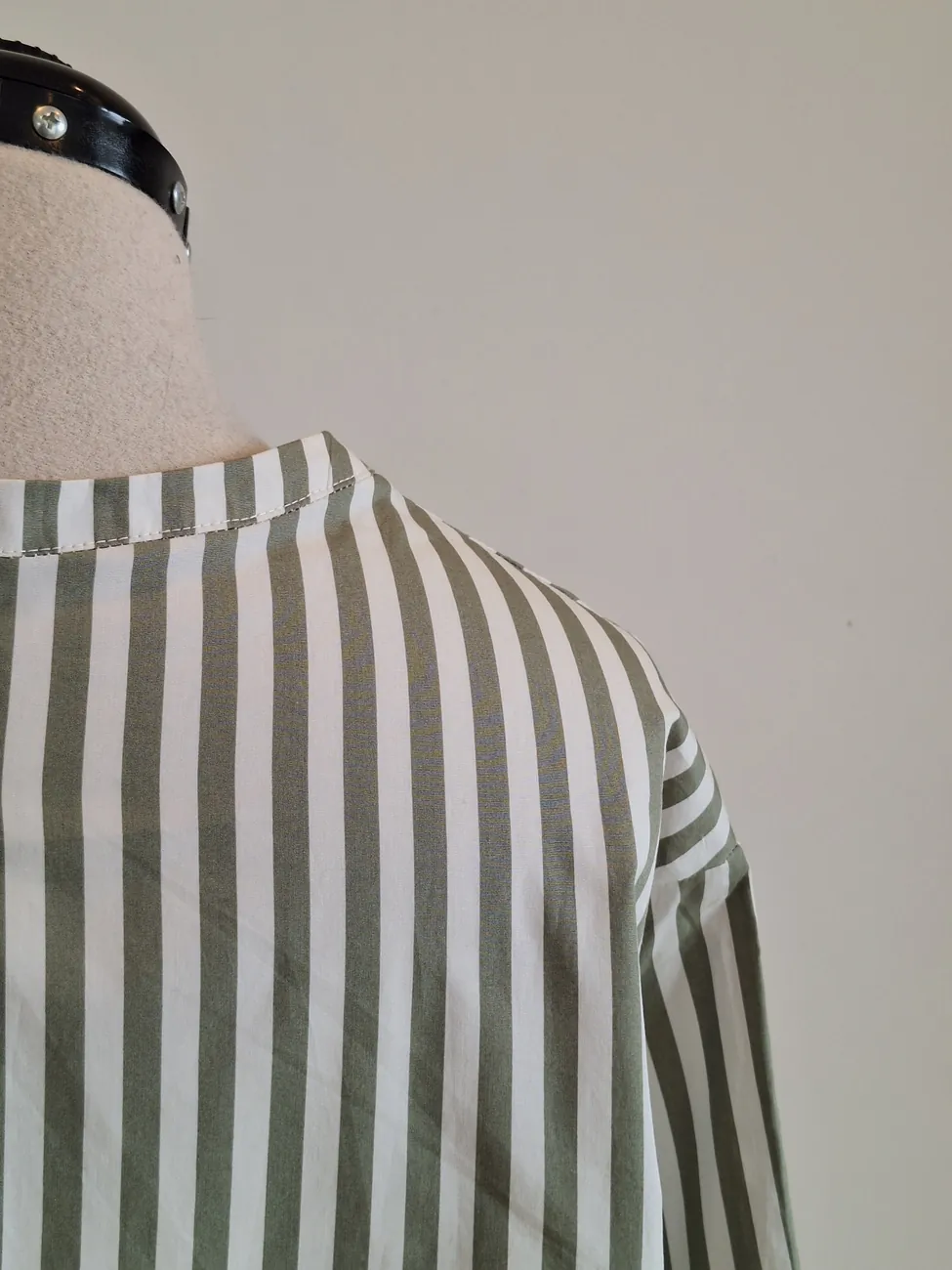 Blusa a rayas verde y blanco MAU