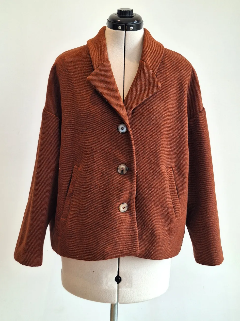 Chaqueta café MAU