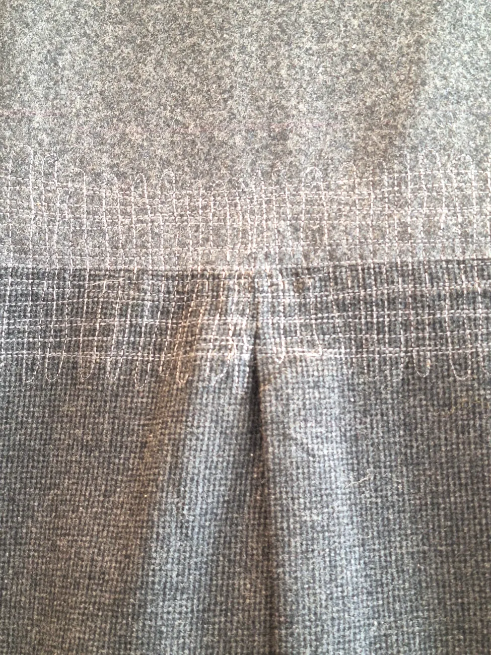 Chaqueta gris con detalle MAU