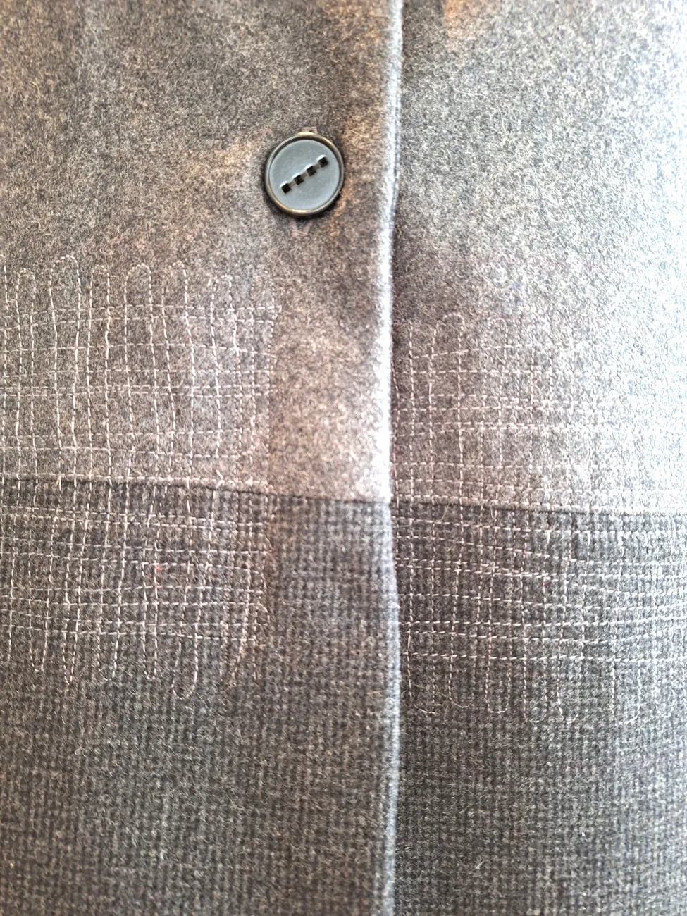 Chaqueta gris con detalle MAU