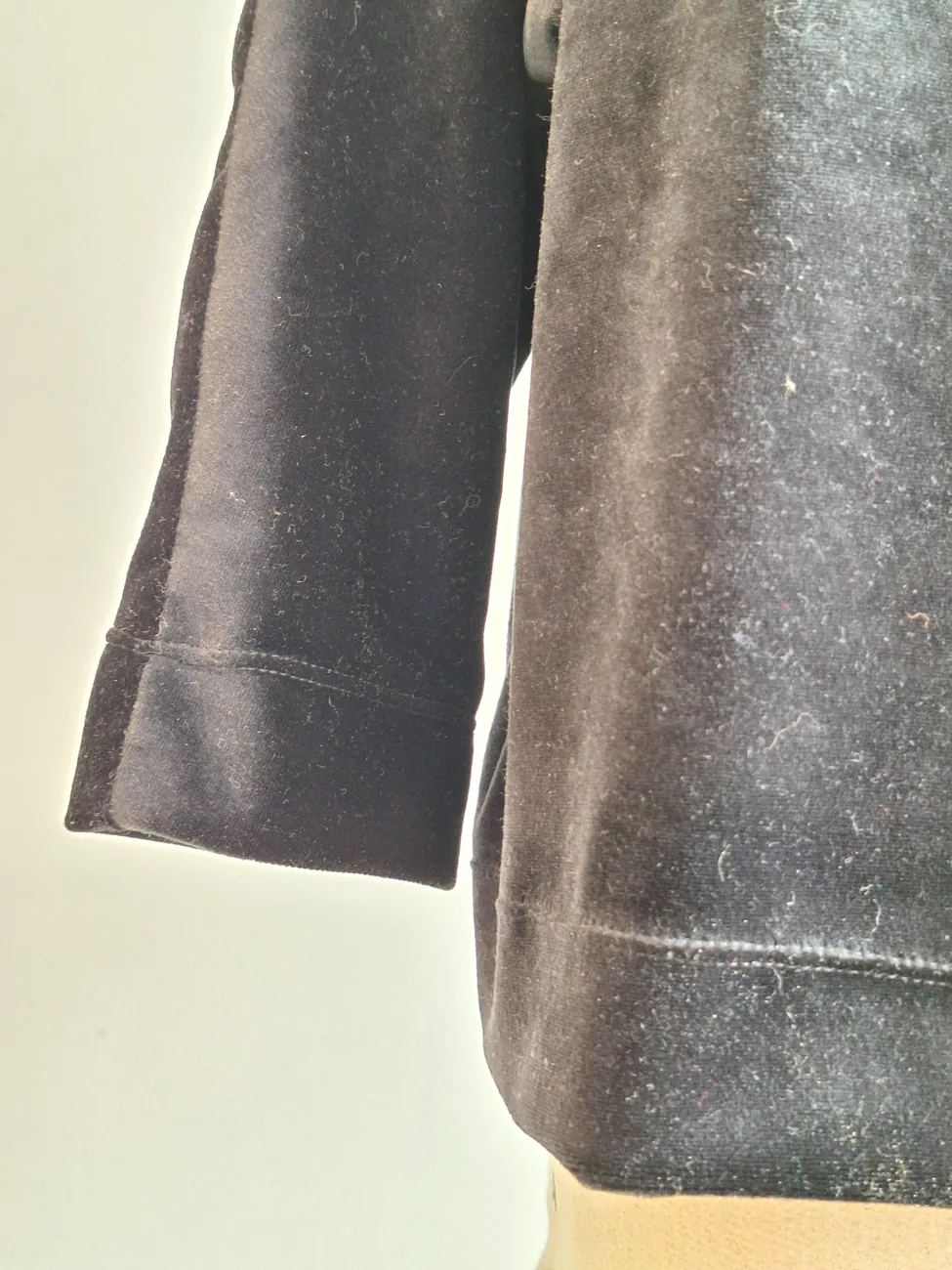 Polera de terciopelo negro MAU